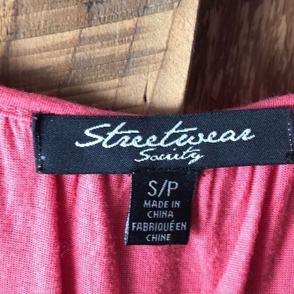 3/30$ Summer floral shirt  - Picture 3 of 4